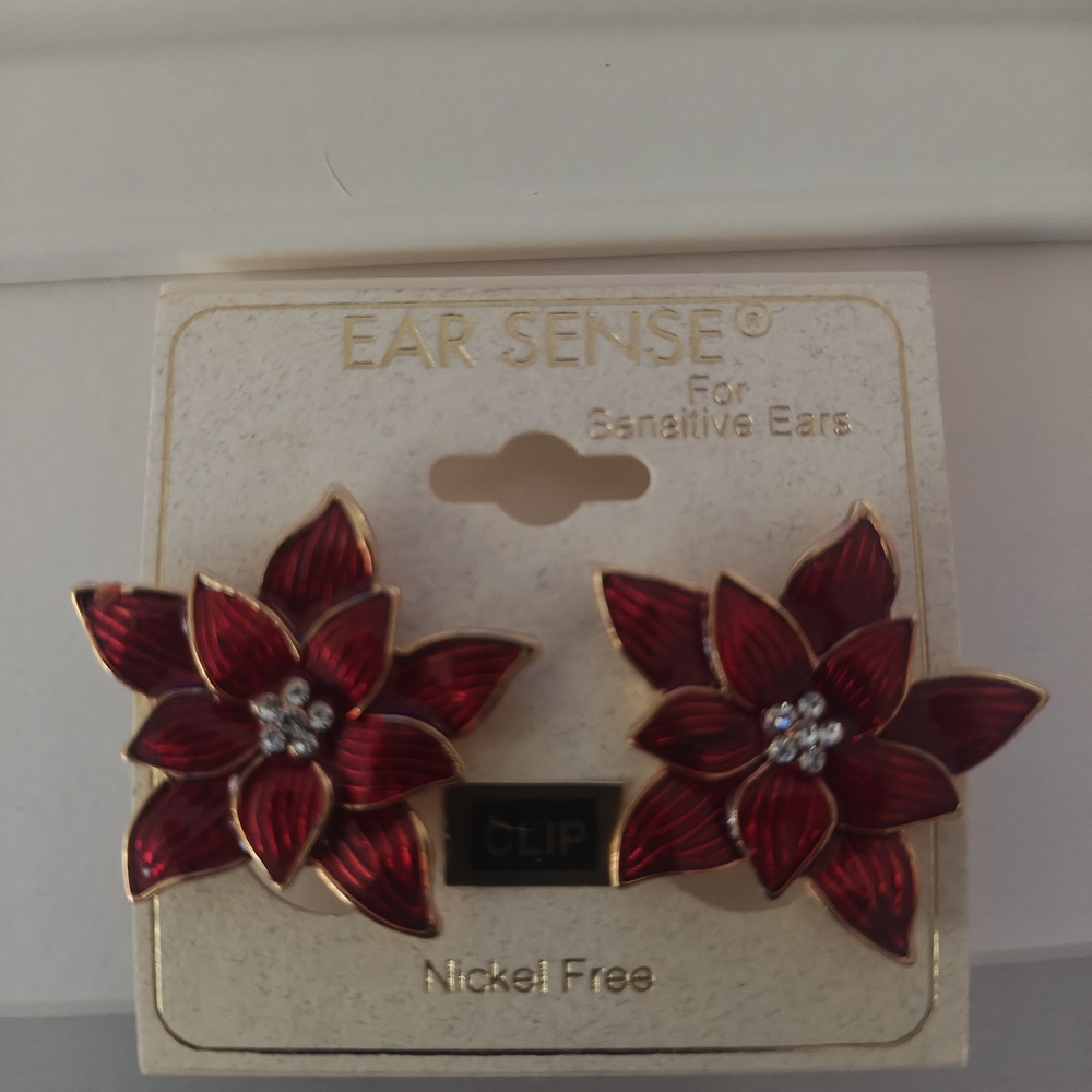 EISENBERG ICE CHRISTMAS POINSETTIA RED ENAMEL CRYSTAL RHINESTONE CLIP EARRINGS